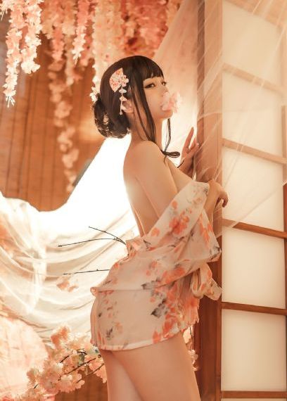 欧美激情在线观看视频_十万网红美女美酱